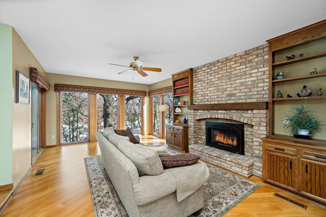 12050 48th Avenue N, Plymouth, MN 55442