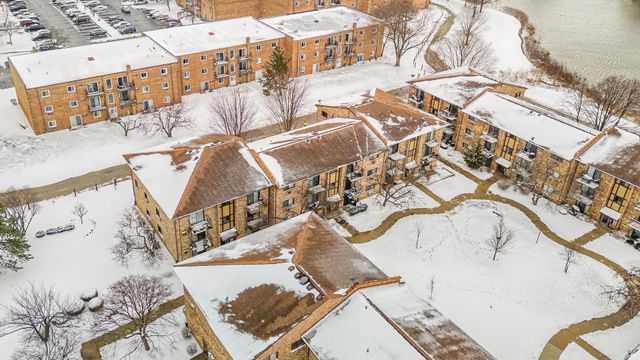 342 Klein Creek Court 5E, Carol Stream, IL 60188