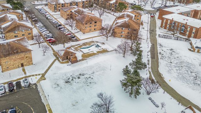 342 Klein Creek Court 5E, Carol Stream, IL 60188