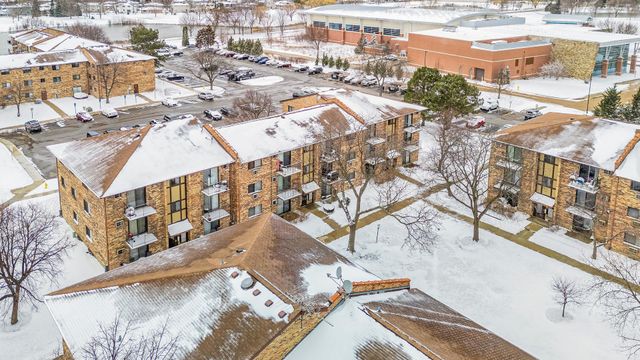 342 Klein Creek Court 5E, Carol Stream, IL 60188