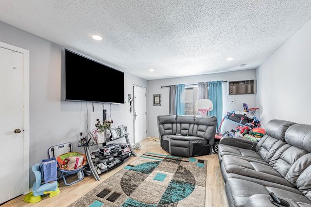 342 Klein Creek Court 5E, Carol Stream, IL 60188