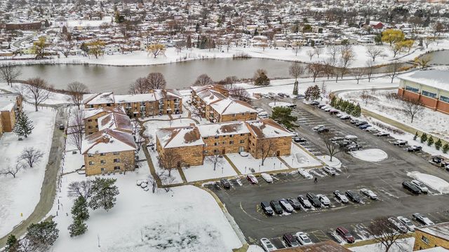 342 Klein Creek Court 5E, Carol Stream, IL 60188