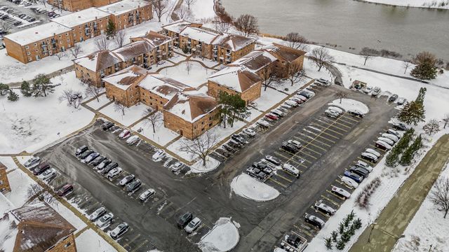 342 Klein Creek Court 5E, Carol Stream, IL 60188