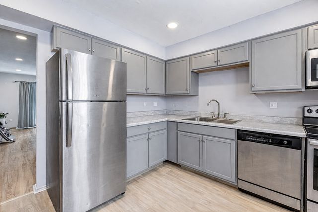 342 Klein Creek Court 5E, Carol Stream, IL 60188