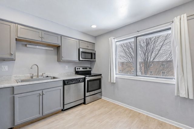 342 Klein Creek Court 5E, Carol Stream, IL 60188