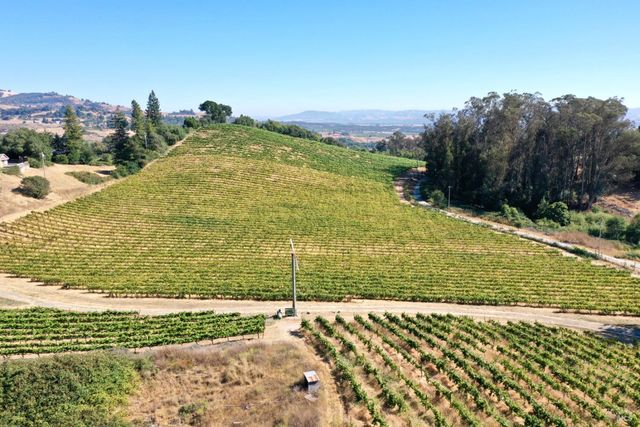 4889 Grange Rd, Santa Rosa, CA 95404