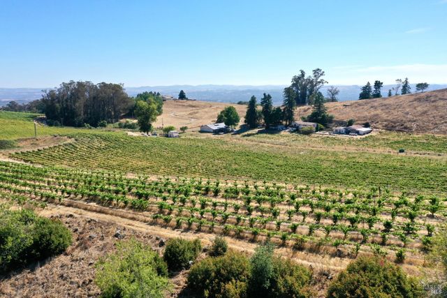 4889 Grange Rd, Santa Rosa, CA 95404