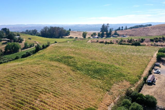 4889 Grange Rd, Santa Rosa, CA 95404