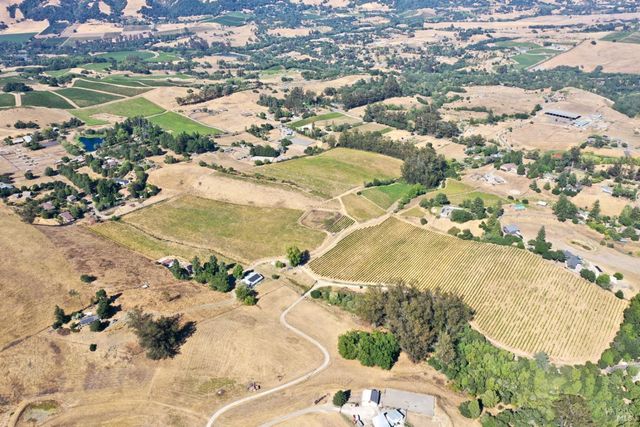 4889 Grange Rd, Santa Rosa, CA 95404