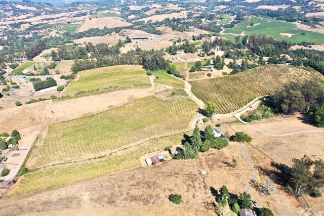 4889 Grange Rd, Santa Rosa, CA 95404