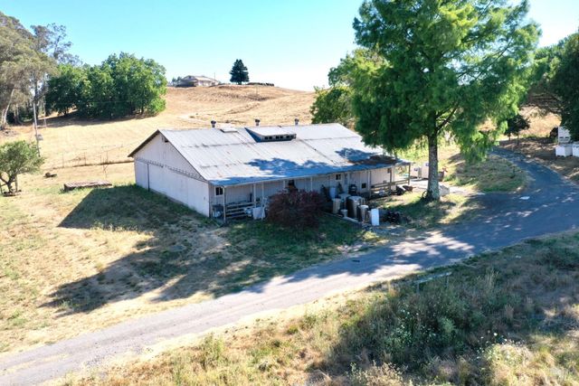 4889 Grange Rd, Santa Rosa, CA 95404