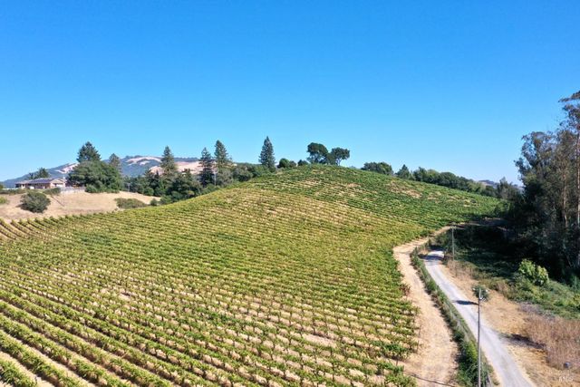 4889 Grange Rd, Santa Rosa, CA 95404