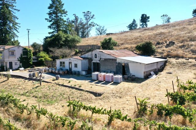 4889 Grange Rd, Santa Rosa, CA 95404