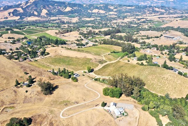 4889 Grange Rd, Santa Rosa, CA 95404