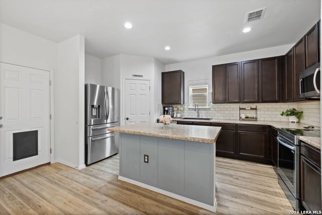 2431 Rainbow Basin, Converse, TX 78109