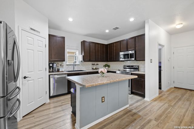 2431 Rainbow Basin, Converse, TX 78109