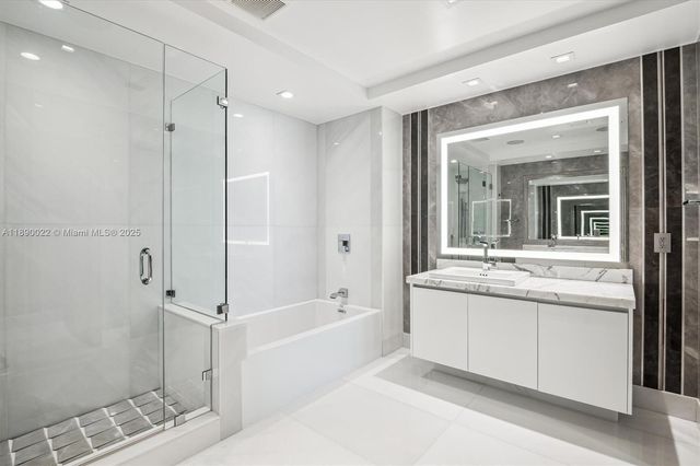 330 Sunny Isles Blvd 5-UPH04, Sunny Isles Beach, FL 33160
