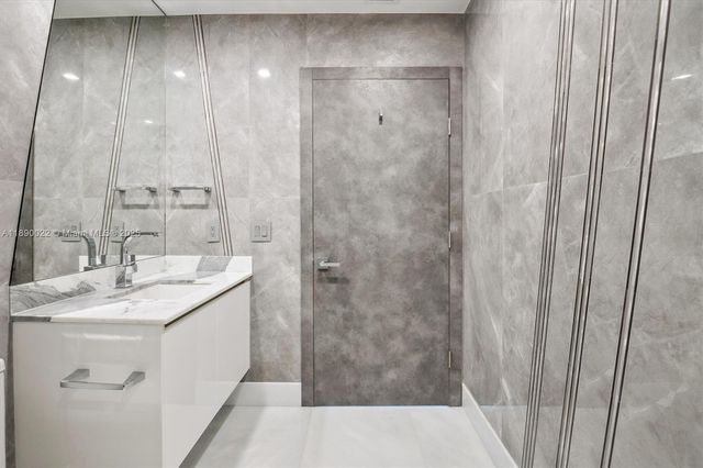 330 Sunny Isles Blvd 5-UPH04, Sunny Isles Beach, FL 33160
