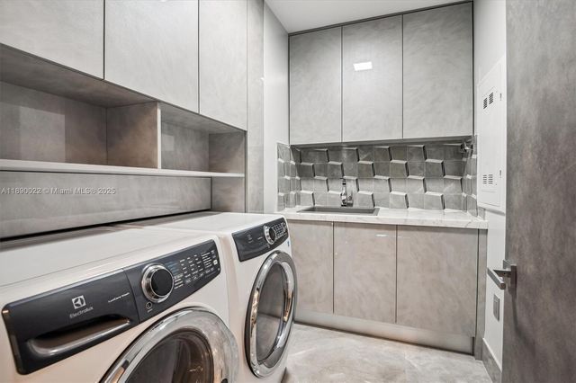 330 Sunny Isles Blvd 5-UPH04, Sunny Isles Beach, FL 33160