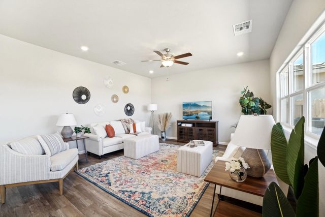 1072 Hogan Rd, Galt, CA 95632