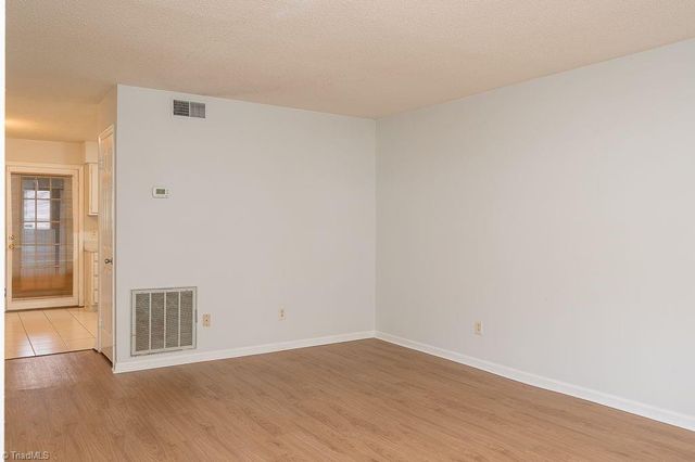 4012 S Bend Drive 115, Winston-salem, NC 27107