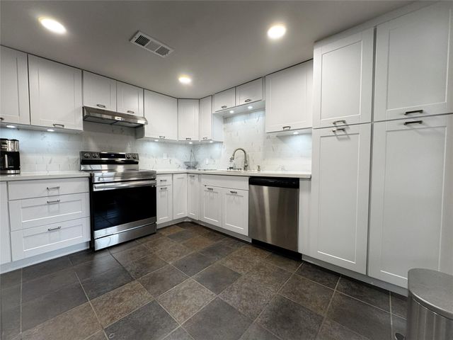 637 S Ripple Creek Drive 637, Houston, TX 77057