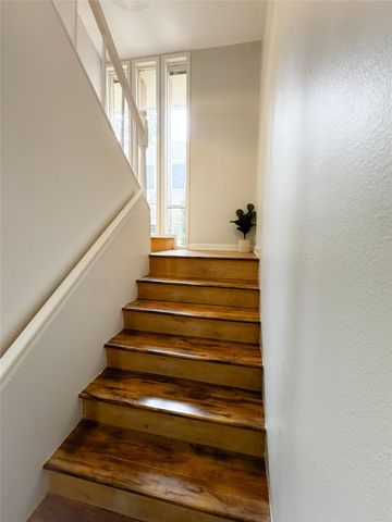 637 S Ripple Creek Drive 637, Houston, TX 77057