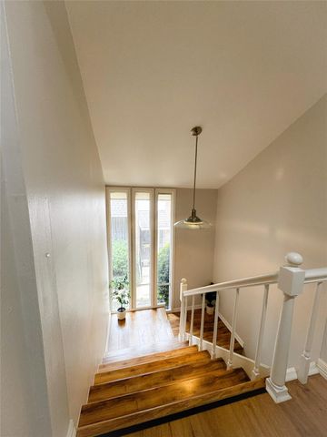 637 S Ripple Creek Drive 637, Houston, TX 77057