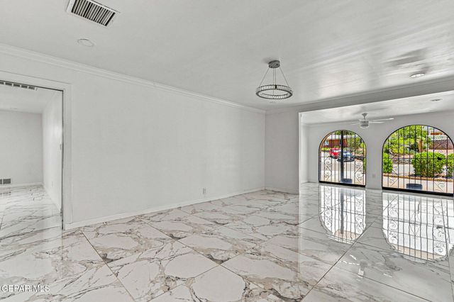 259 Crown Point Drive, El Paso, TX 79912