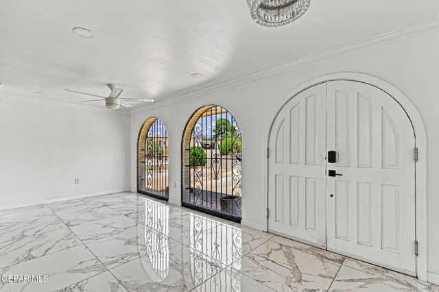 259 Crown Point Drive, El Paso, TX 79912