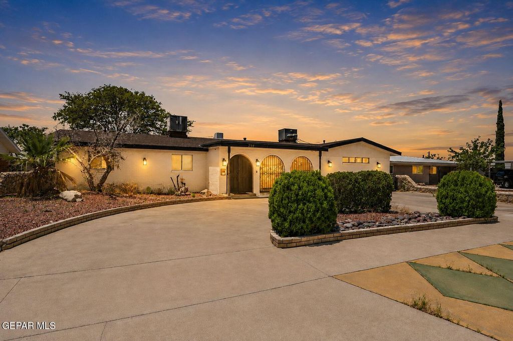 259 Crown Point Drive, El Paso, TX 79912