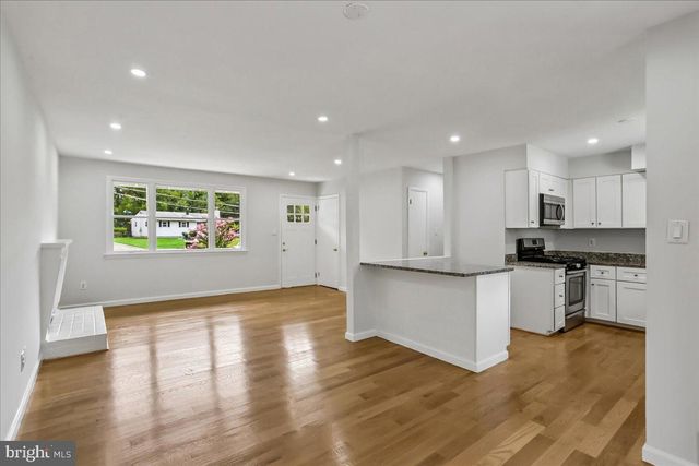 5002 EASTCHESTER CIR, Alexandria, VA 22310