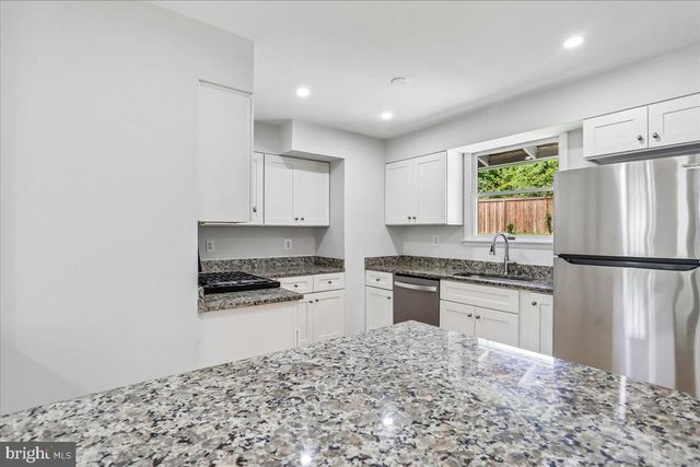 5002 EASTCHESTER CIR, Alexandria, VA 22310