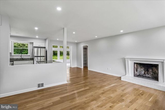 5002 EASTCHESTER CIR, Alexandria, VA 22310