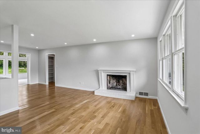 5002 EASTCHESTER CIR, Alexandria, VA 22310