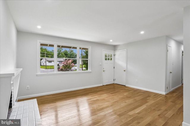 5002 EASTCHESTER CIR, Alexandria, VA 22310
