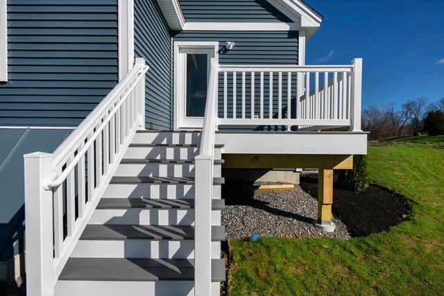 8 Acadia, Hudson, NH 03051