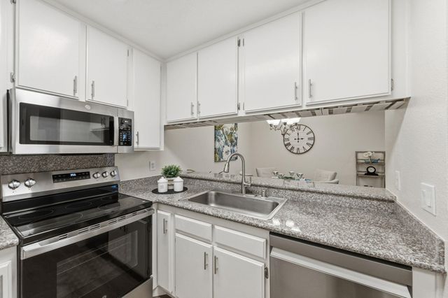 235 235 Famoso Plz, Union City, CA 94587