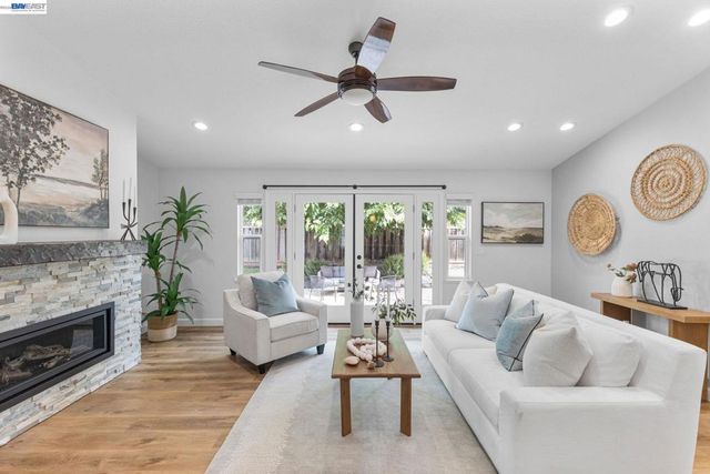 5514 Paseo Navarro, Pleasanton, CA 94566