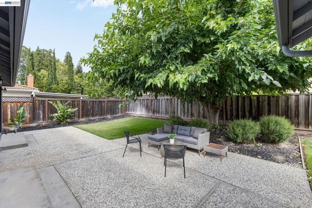 5514 Paseo Navarro, Pleasanton, CA 94566