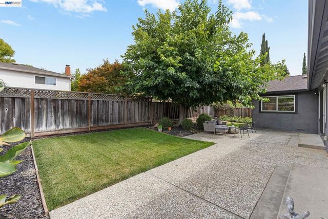 5514 Paseo Navarro, Pleasanton, CA 94566