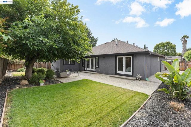 5514 Paseo Navarro, Pleasanton, CA 94566