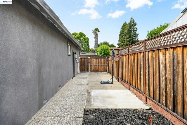 5514 Paseo Navarro, Pleasanton, CA 94566