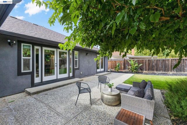 5514 Paseo Navarro, Pleasanton, CA 94566