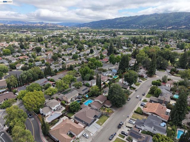 5514 Paseo Navarro, Pleasanton, CA 94566