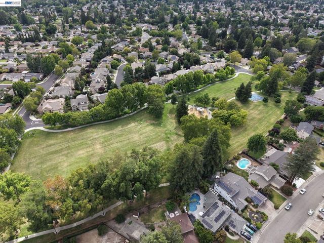 5514 Paseo Navarro, Pleasanton, CA 94566