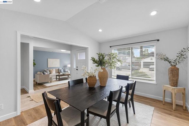 5514 Paseo Navarro, Pleasanton, CA 94566