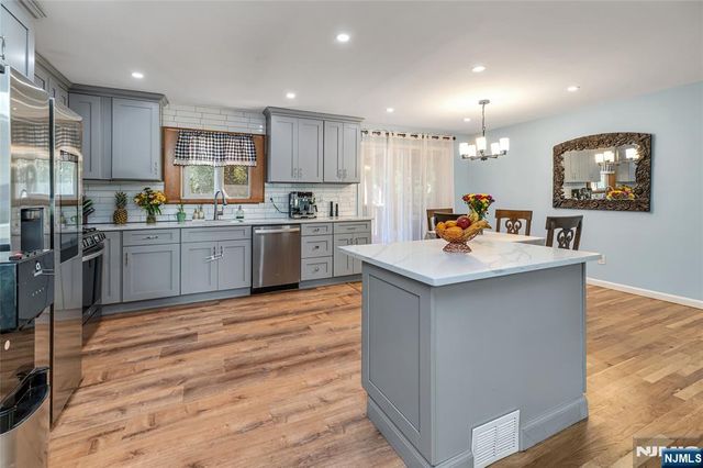 595 Echo Glen Avenue, River Vale, NJ 07675