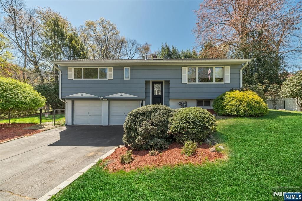 595 Echo Glen Avenue, River Vale, NJ 07675