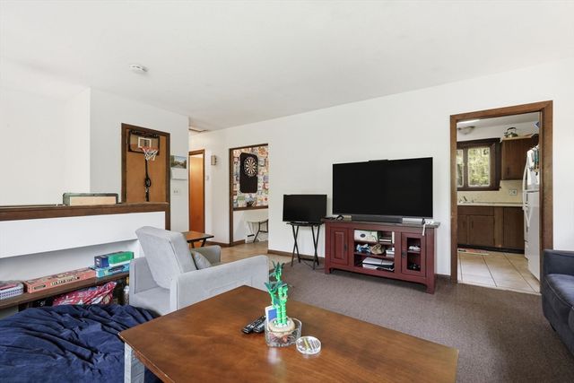 390 State St, Amherst, MA 01002